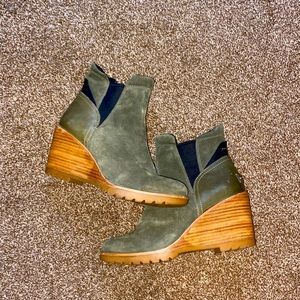 Olive green Sorel wedges